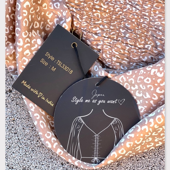 Women’s Top With Puff-Sleeves  | Size M - Picture 5 of 6